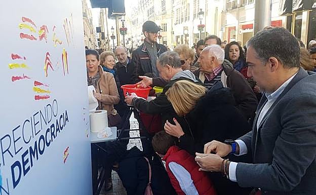 Bendodo, en el acto celebrado en la plaza de la Constitución.