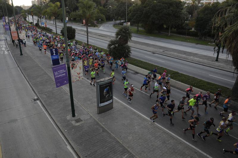 Unos 5.000 corredores participan en la novena edición de esta competición que este año tiene como novedad una prueba de 21 kilómetros