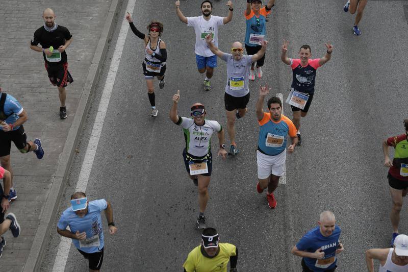 Unos 5.000 corredores participan en la novena edición de esta competición que este año tiene como novedad una prueba de 21 kilómetros