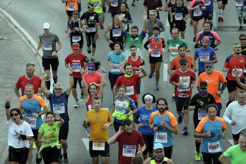 Unos 5.000 corredores participan en la novena edición de esta competición que este año tiene como novedad una prueba de 21 kilómetros