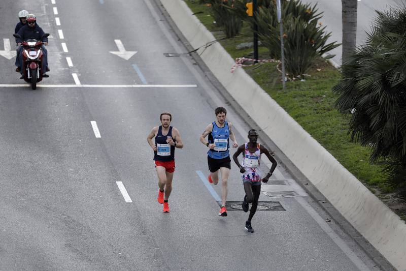 Unos 5.000 corredores participan en la novena edición de esta competición que este año tiene como novedad una prueba de 21 kilómetros