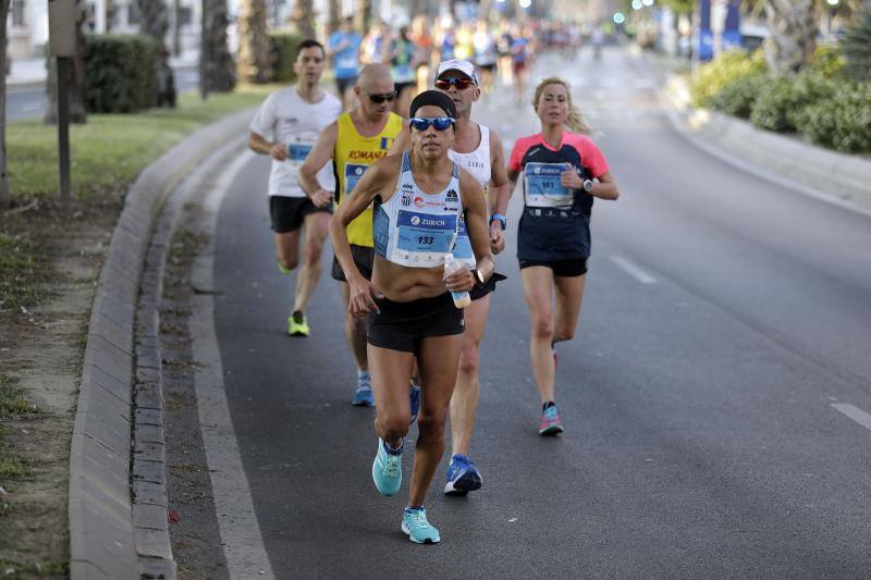 Unos 5.000 corredores participan en la novena edición de esta competición que este año tiene como novedad una prueba de 21 kilómetros