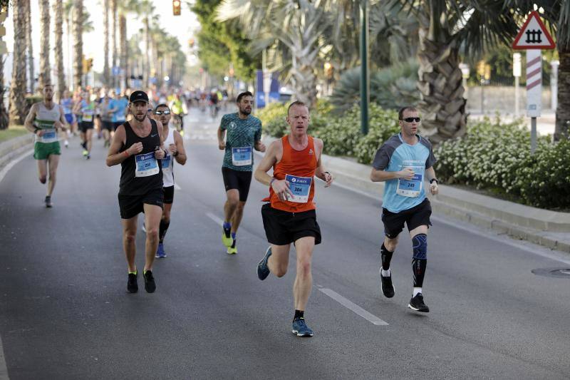 Unos 5.000 corredores participan en la novena edición de esta competición que este año tiene como novedad una prueba de 21 kilómetros