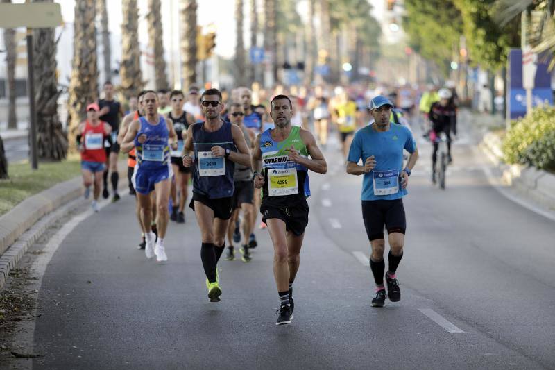 Unos 5.000 corredores participan en la novena edición de esta competición que este año tiene como novedad una prueba de 21 kilómetros