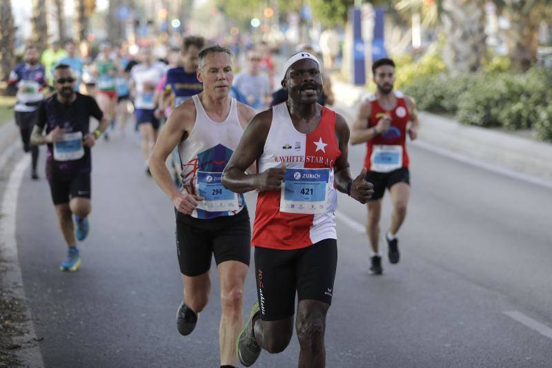 Unos 5.000 corredores participan en la novena edición de esta competición que este año tiene como novedad una prueba de 21 kilómetros