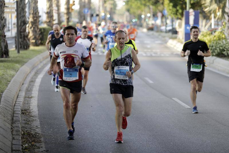 Unos 5.000 corredores participan en la novena edición de esta competición que este año tiene como novedad una prueba de 21 kilómetros