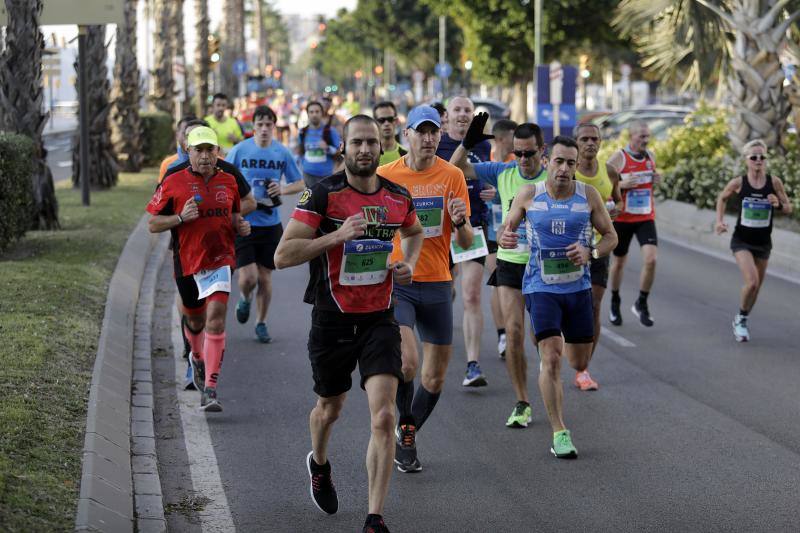 Unos 5.000 corredores participan en la novena edición de esta competición que este año tiene como novedad una prueba de 21 kilómetros