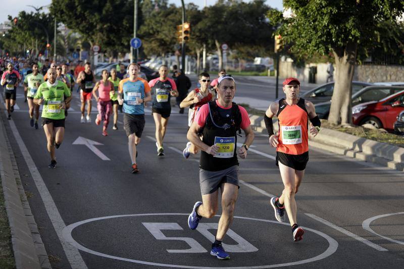 Unos 5.000 corredores participan en la novena edición de esta competición que este año tiene como novedad una prueba de 21 kilómetros