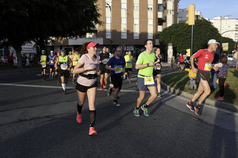 Unos 5.000 corredores participan en la novena edición de esta competición que este año tiene como novedad una prueba de 21 kilómetros