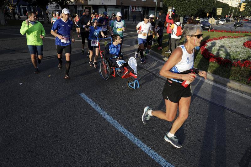 Unos 5.000 corredores participan en la novena edición de esta competición que este año tiene como novedad una prueba de 21 kilómetros