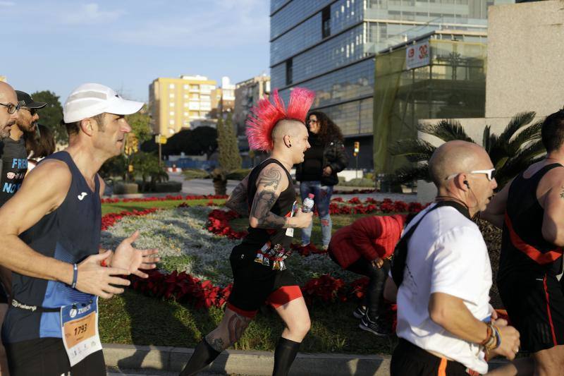 Unos 5.000 corredores participan en la novena edición de esta competición que este año tiene como novedad una prueba de 21 kilómetros