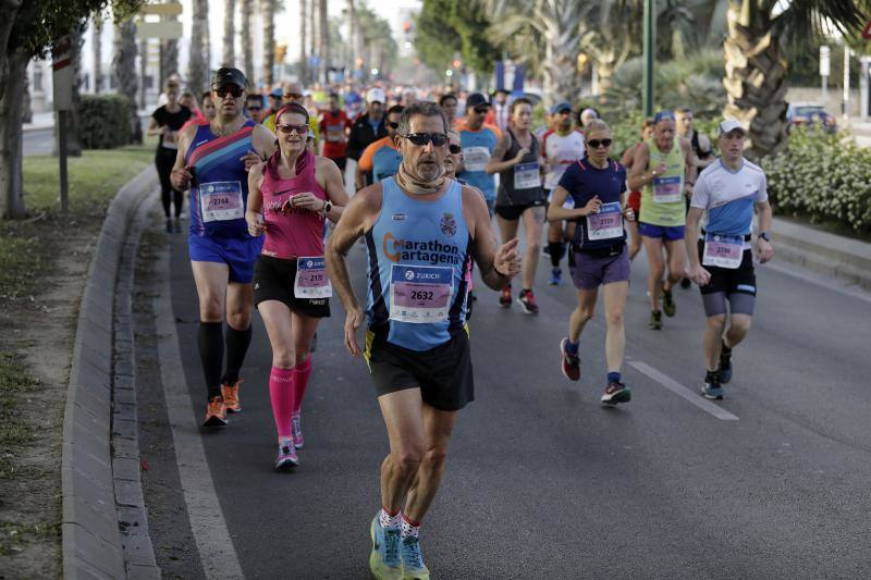 Unos 5.000 corredores participan en la novena edición de esta competición que este año tiene como novedad una prueba de 21 kilómetros