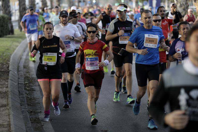 Unos 5.000 corredores participan en la novena edición de esta competición que este año tiene como novedad una prueba de 21 kilómetros