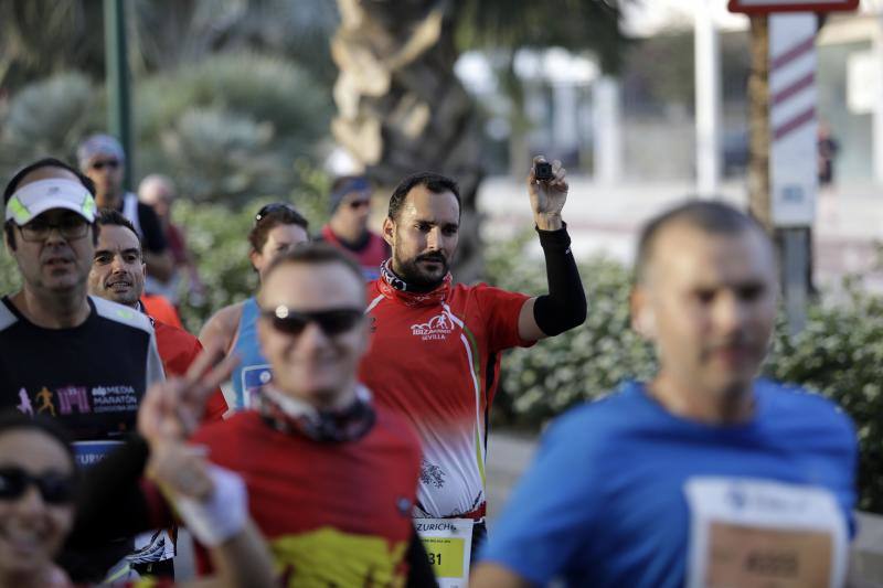 Unos 5.000 corredores participan en la novena edición de esta competición que este año tiene como novedad una prueba de 21 kilómetros