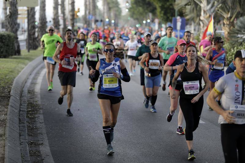 Unos 5.000 corredores participan en la novena edición de esta competición que este año tiene como novedad una prueba de 21 kilómetros