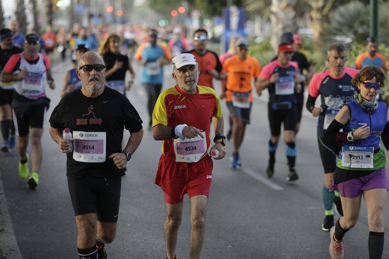 Unos 5.000 corredores participan en la novena edición de esta competición que este año tiene como novedad una prueba de 21 kilómetros