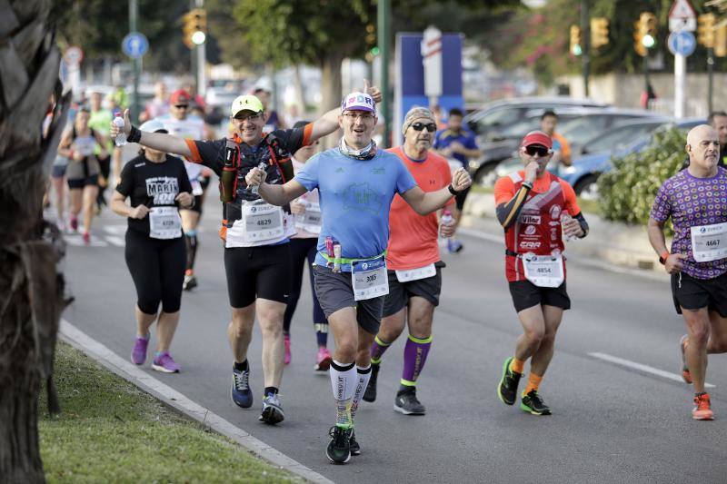 Unos 5.000 corredores participan en la novena edición de esta competición que este año tiene como novedad una prueba de 21 kilómetros