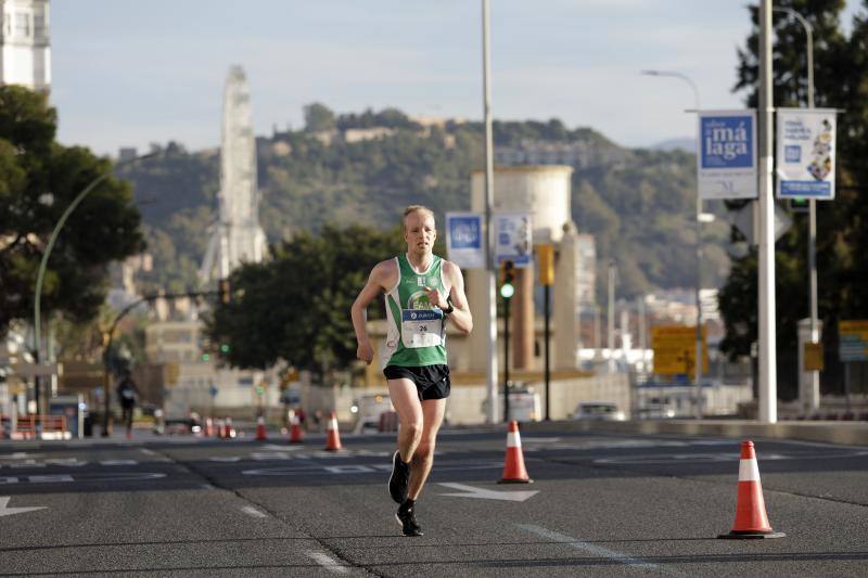 Unos 5.000 corredores participan en la novena edición de esta competición que este año tiene como novedad una prueba de 21 kilómetros