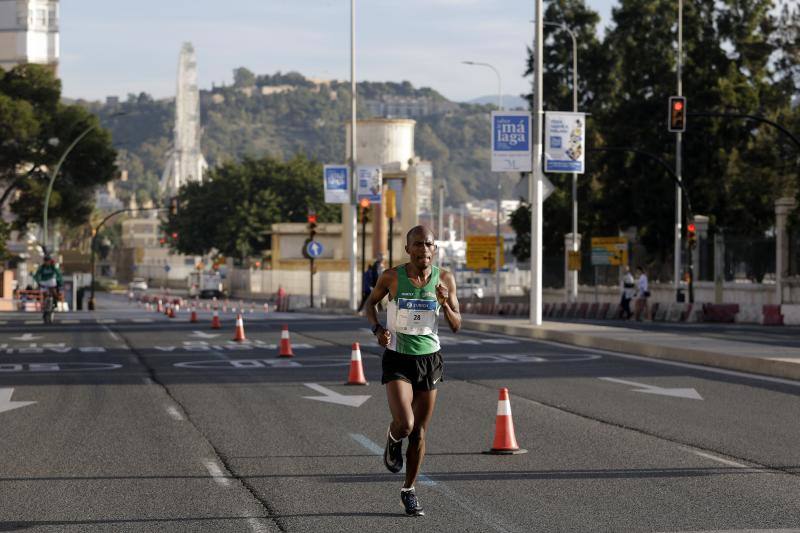 Unos 5.000 corredores participan en la novena edición de esta competición que este año tiene como novedad una prueba de 21 kilómetros