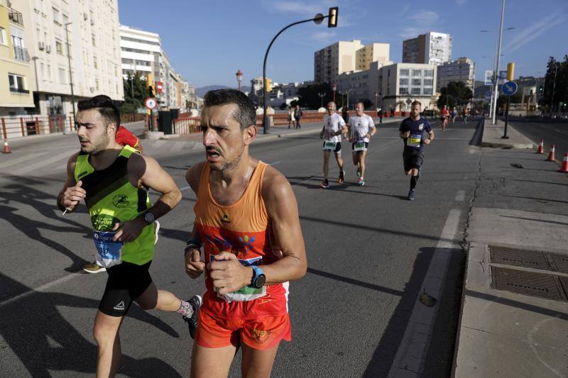 Unos 5.000 corredores participan en la novena edición de esta competición que este año tiene como novedad una prueba de 21 kilómetros