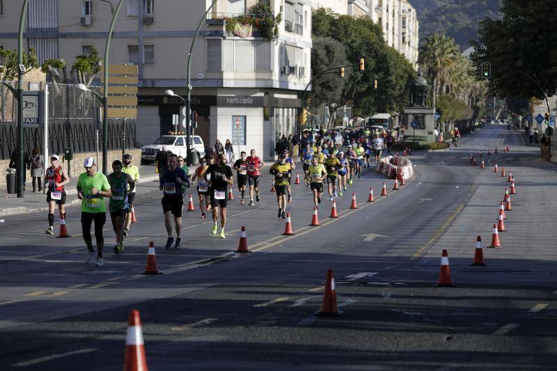 Unos 5.000 corredores participan en la novena edición de esta competición que este año tiene como novedad una prueba de 21 kilómetros