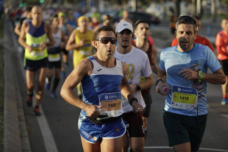 Unos 5.000 corredores participan en la novena edición de esta competición que este año tiene como novedad una prueba de 21 kilómetros