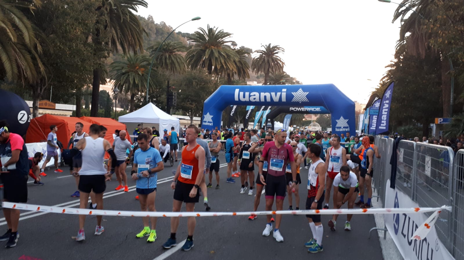 Unos 5.000 corredores participan en la novena edición de esta competición que este año tiene como novedad una prueba de 21 kilómetros