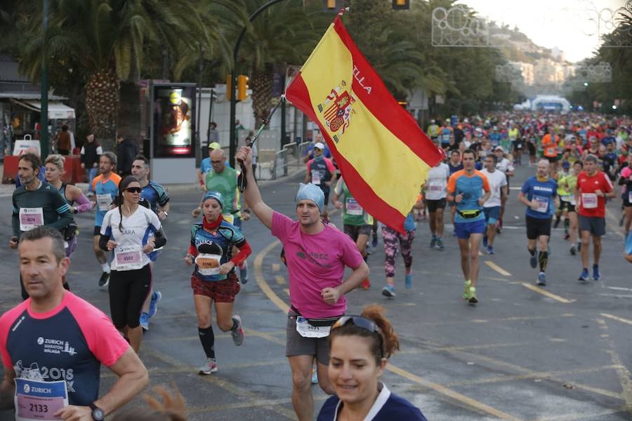 Unos 5.000 corredores participan en la novena edición de esta competición que este año tiene como novedad una prueba de 21 kilómetros