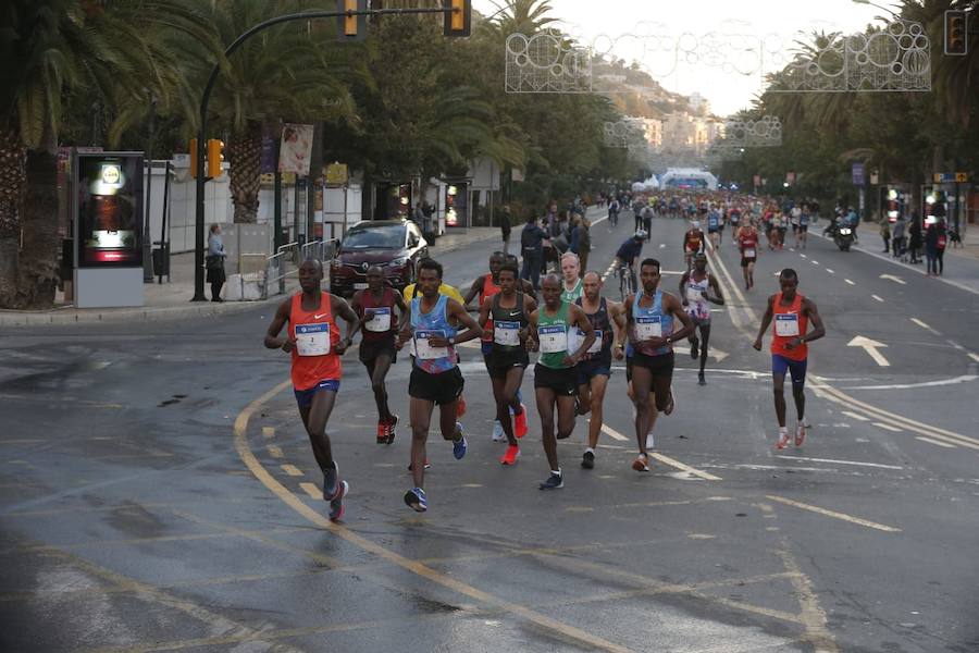 Unos 5.000 corredores participan en la novena edición de esta competición que este año tiene como novedad una prueba de 21 kilómetros
