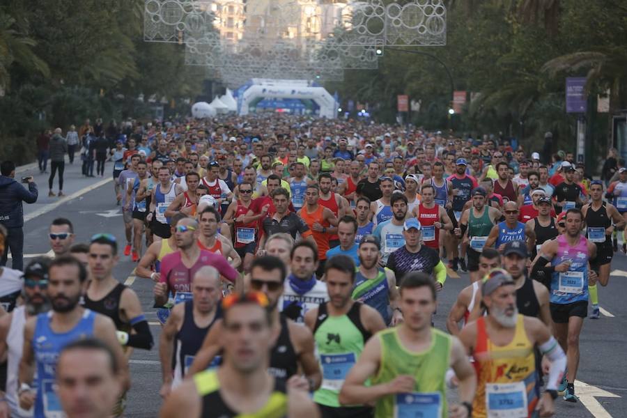 Unos 5.000 corredores participan en la novena edición de esta competición que este año tiene como novedad una prueba de 21 kilómetros