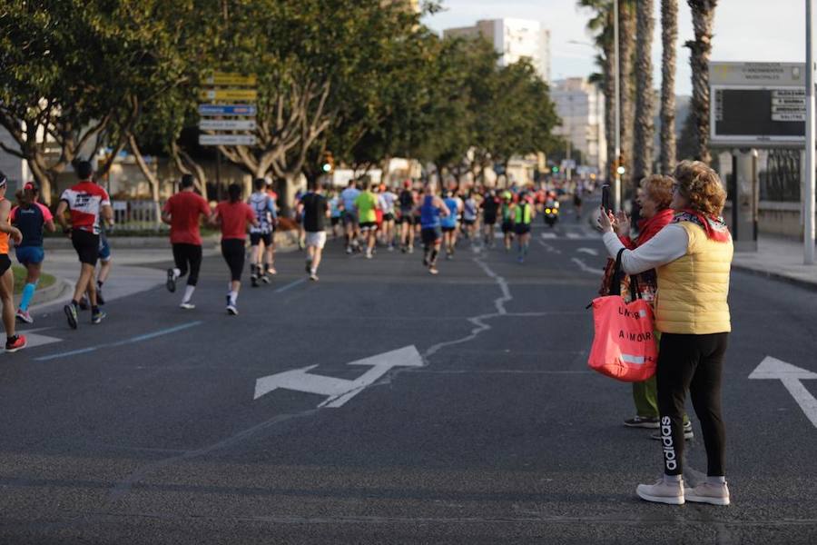 Unos 5.000 corredores participan en la novena edición de esta competición que este año tiene como novedad una prueba de 21 kilómetros
