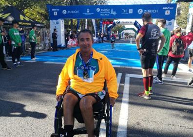 Imagen secundaria 1 - Zurich Maratón Málaga 2018 | «Queríamos sentirnos superhéroes por un día»