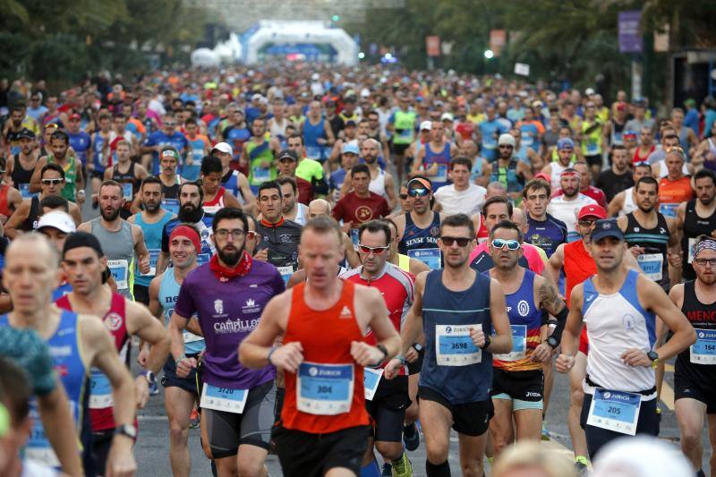 Unos 5.000 corredores participan en la novena edición de esta competición que este año tiene como novedad una prueba de 21 kilómetros