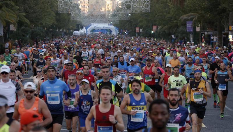 Unos 5.000 corredores participan en la novena edición de esta competición que este año tiene como novedad una prueba de 21 kilómetros