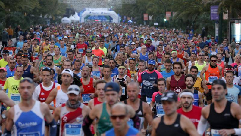 Unos 5.000 corredores participan en la novena edición de esta competición que este año tiene como novedad una prueba de 21 kilómetros