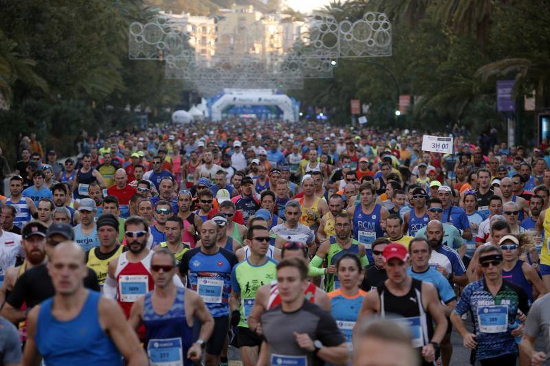 Unos 5.000 corredores participan en la novena edición de esta competición que este año tiene como novedad una prueba de 21 kilómetros