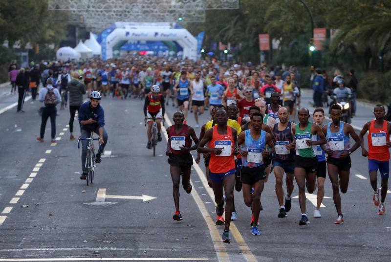 Unos 5.000 corredores participan en la novena edición de esta competición que este año tiene como novedad una prueba de 21 kilómetros