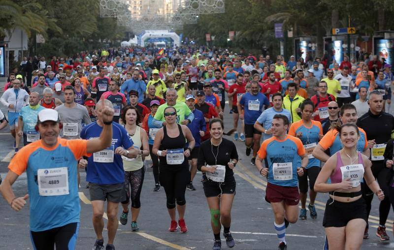 Unos 5.000 corredores participan en la novena edición de esta competición que este año tiene como novedad una prueba de 21 kilómetros