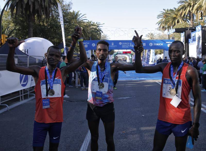 Unos 5.000 corredores participan en la novena edición de esta competición que este año tiene como novedad una prueba de 21 kilómetros