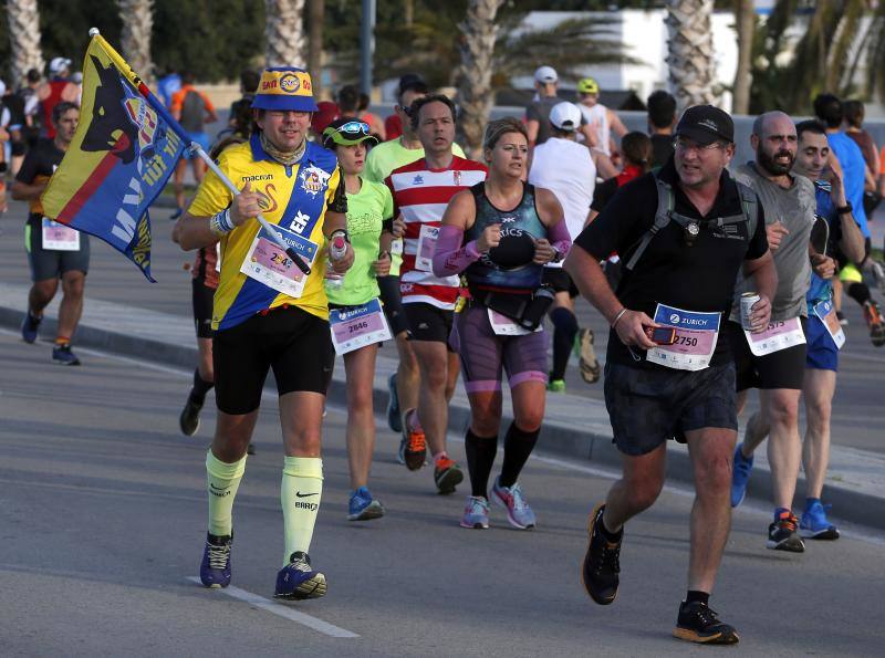 Unos 5.000 corredores participan en la novena edición de esta competición que este año tiene como novedad una prueba de 21 kilómetros