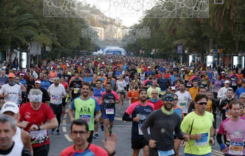 Unos 5.000 corredores participan en la novena edición de esta competición que este año tiene como novedad una prueba de 21 kilómetros