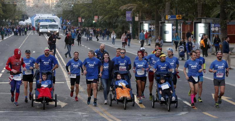 Unos 5.000 corredores participan en la novena edición de esta competición que este año tiene como novedad una prueba de 21 kilómetros