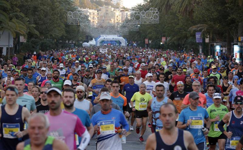 Unos 5.000 corredores participan en la novena edición de esta competición que este año tiene como novedad una prueba de 21 kilómetros