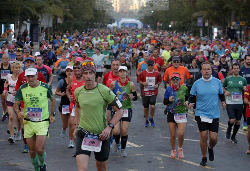 Unos 5.000 corredores participan en la novena edición de esta competición que este año tiene como novedad una prueba de 21 kilómetros