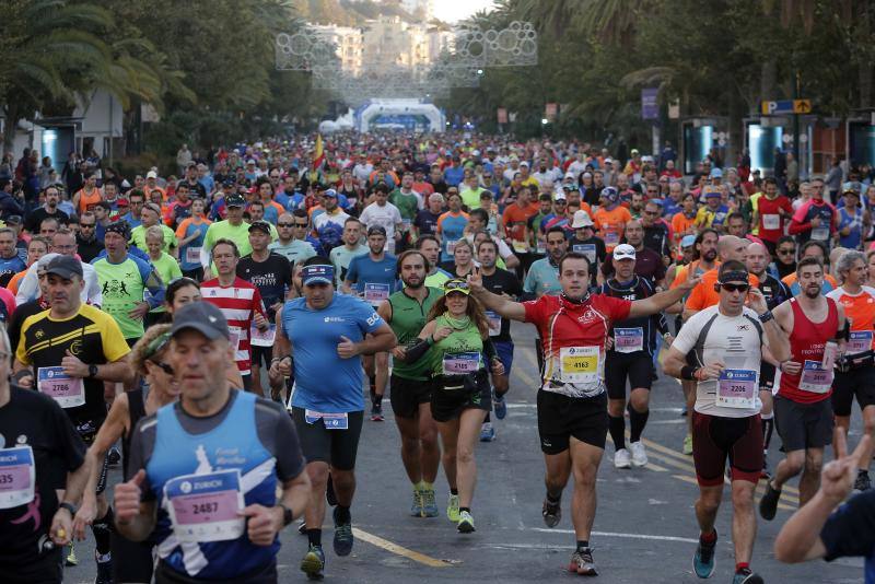 Unos 5.000 corredores participan en la novena edición de esta competición que este año tiene como novedad una prueba de 21 kilómetros