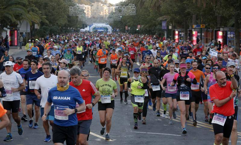 Unos 5.000 corredores participan en la novena edición de esta competición que este año tiene como novedad una prueba de 21 kilómetros