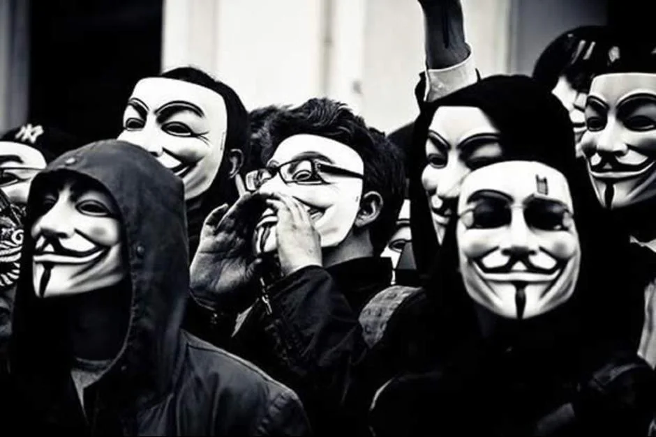 Anonymous 'hackea' la web de Vox: Los ciberactivistas de 'La nueve' deben su nombre a la compañía de soldados republicanos que ayudaron en la liberación de París del nazismo en 1944
