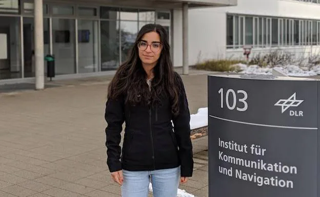 Dina Bousdar Ahmed, en la sede del Centro Aeroespacial Alemán