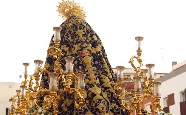 La imagen lució el manto de la Virgen de la Estrella de Jerez.