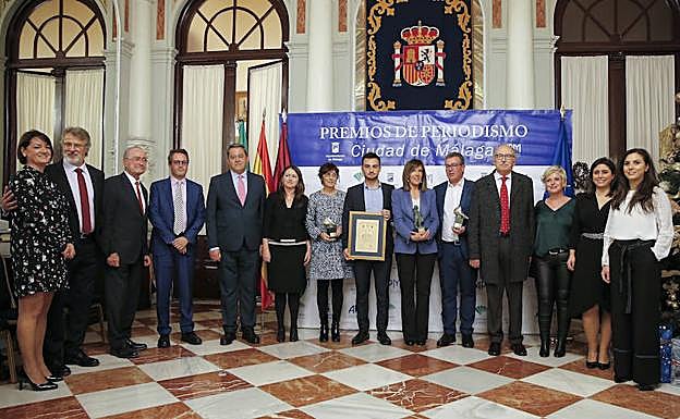 Los premiados posan con Francisco de la Torre, Rafael Salas, Francisco Alonso y los miembros del jurado.
